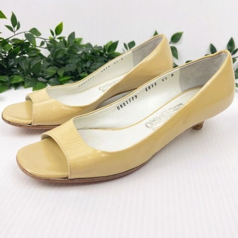 Salvatore Ferragamo ivory/Butter shoes open toe, kitten heel Leather Pumps 6.5